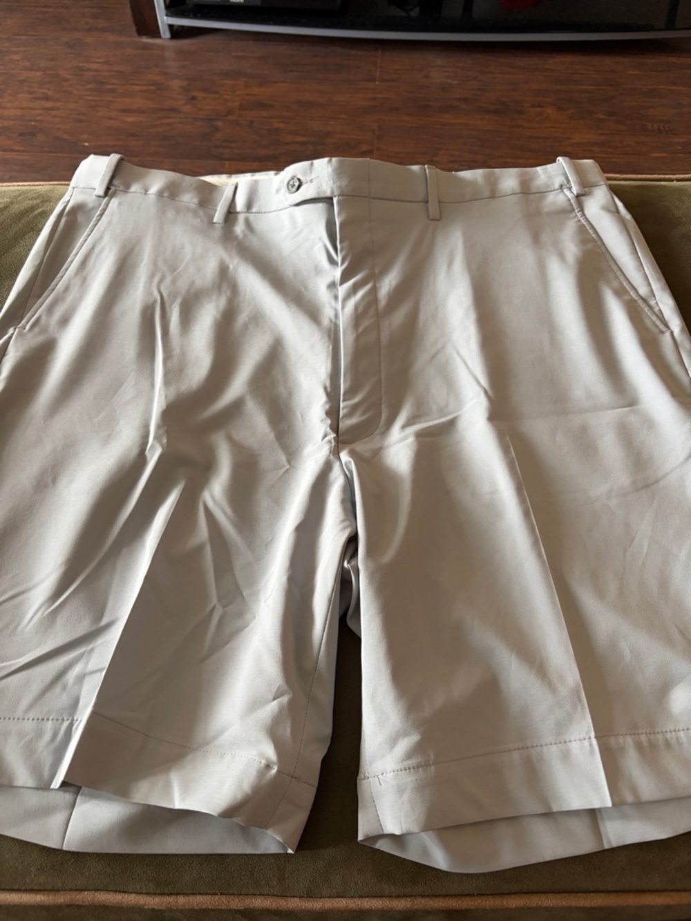 Men's Flat-Front Performance Shorts in Light Khaki - Berle size 42 Golf